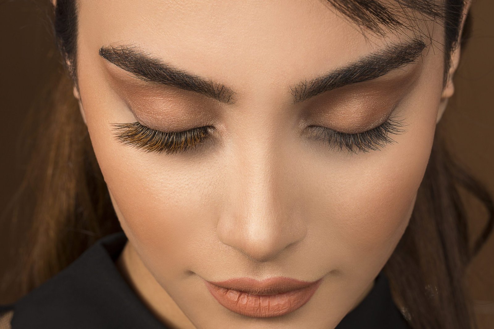 Pure eye makeup with brown eyeshadow